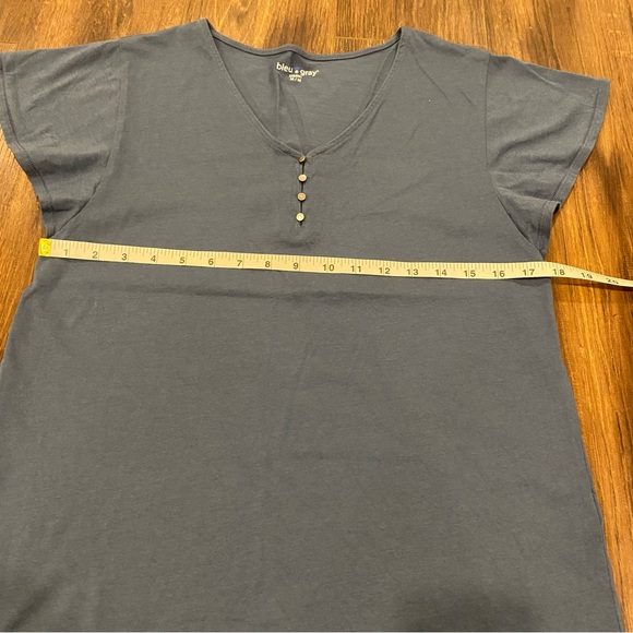 Blue flutter sleeve tee shirt size medium cotton blend metallic buttons - Picture 8 of 8